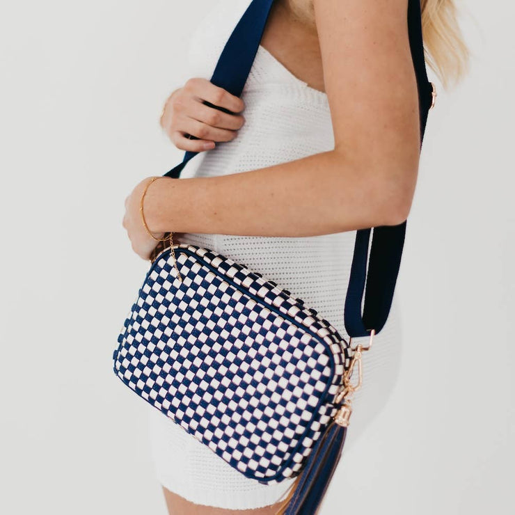 Woven Willow Camera Crossbody Bag: Checkered Black