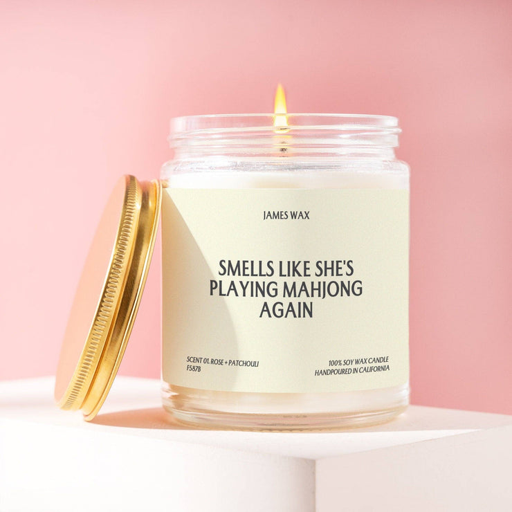 Mahjong Gift “Smells Like She's Playing Mahjong Again Candle Game”: Rose + Patchouli