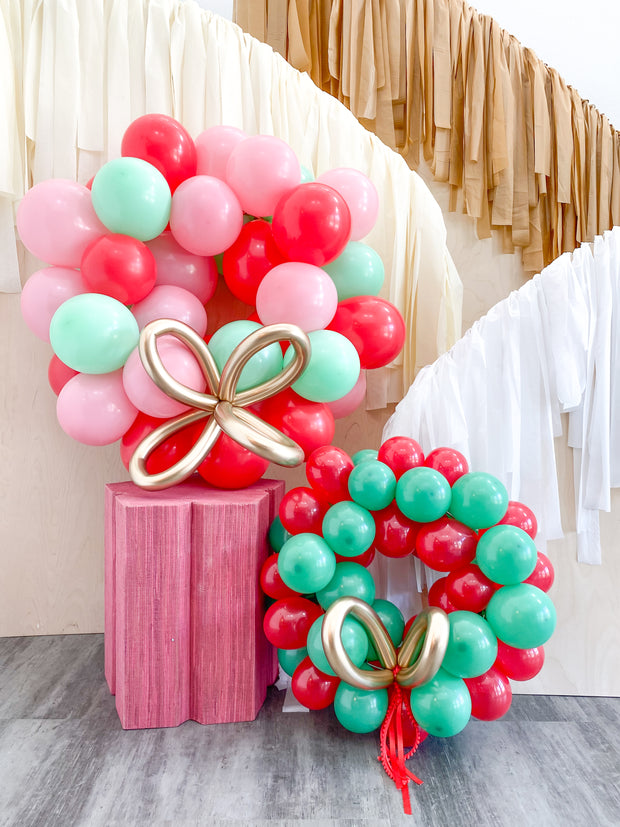 Holiday Balloon Wreath